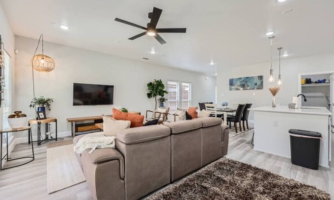 Grand Prairie Casa | Lakecrest 4-bedroom house with AC in Grand Prairie