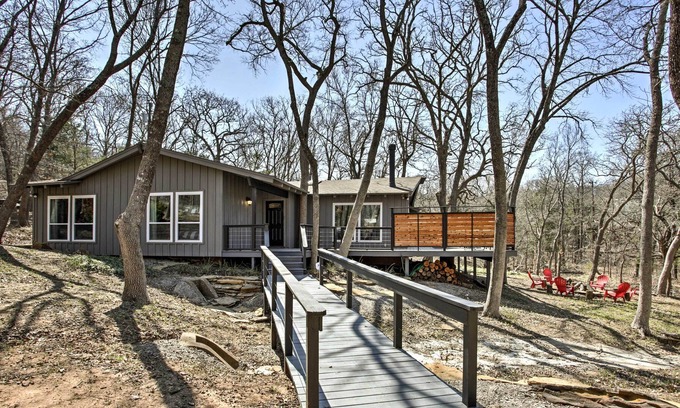 Pottsboro Cabina | 'Retiro Lakecrest' - ½ Mi al lago Texoma Marina!