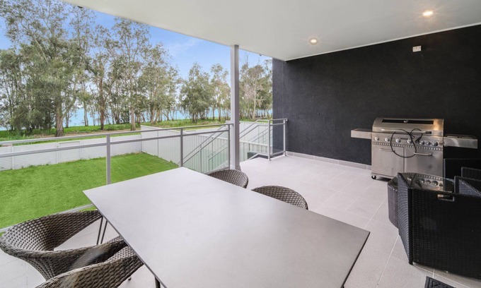 Berkeley Vale Casa | Lakedge Home at Berkeley Vale