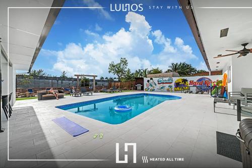 Miami Gardens Casa | Lakefront Mansion, 5min 2 Hard Rock Stadium, 30Gsts L65