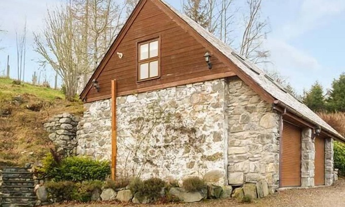 Glen Urquhart Cabaña | Lakefield Apartment