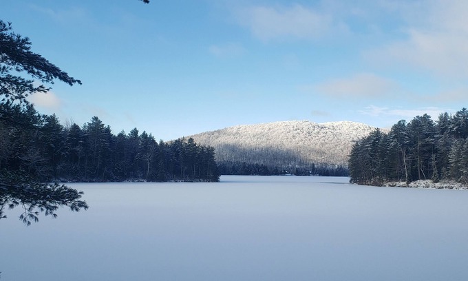 Vermontville Casa | Lakefield Cottage: 2-bedroom lakefront house on Loon Lake, Vermontville, NY.