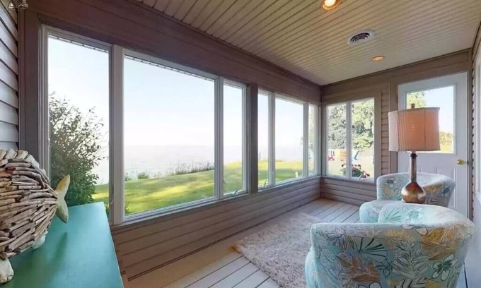 Huron Casa | Lakefront 2 bedroom guest house