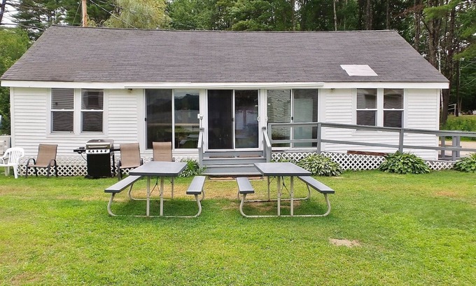 Meredith Cabaña | LAKEFRONT 3 BDRM, 2 LOFTS, BEACH, DOCK, close to town