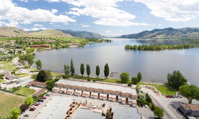 Okanagan-Similkameen Casa | LAKEFRONT- 3 bdrm Townhome #108 Amazing Osoyoos Chris - casadeloro108@gmail.com