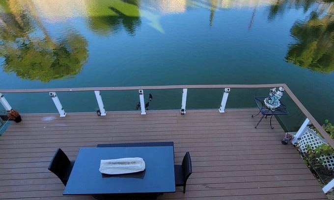 Agoura Hills Casa | Lakefront 3 Bedroom house with breath taking views