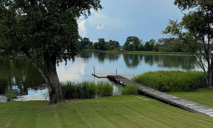 Chickamauga Lake Casa | Lakefront 3-bedroom house in Birchwood with Private Pool, docks, and WiFi.