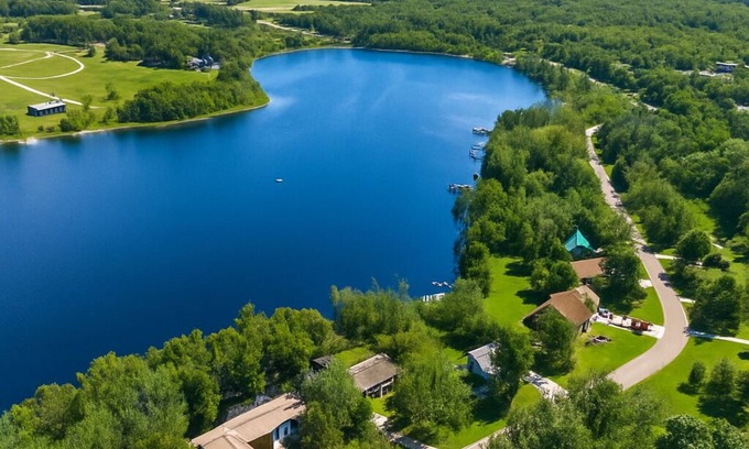 Charlevoix Casa | Lakefront 3-Bedroom Retreat on Susan Lake – 5 Mins in Charlevoix