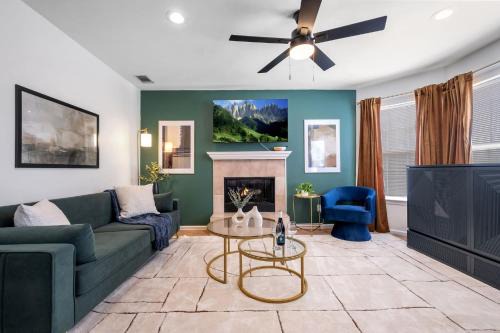 Tallahassee Casa | Lakefront 3BD - Ping Pong, Movie Nights - Near FSU