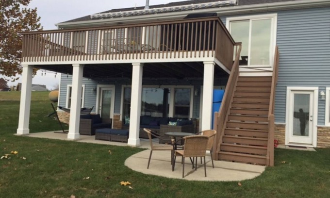 Frontier Casa | Lakefront 5 bedroom home on beautiful Lake Diane-Camden, Michigan Sleeps 15