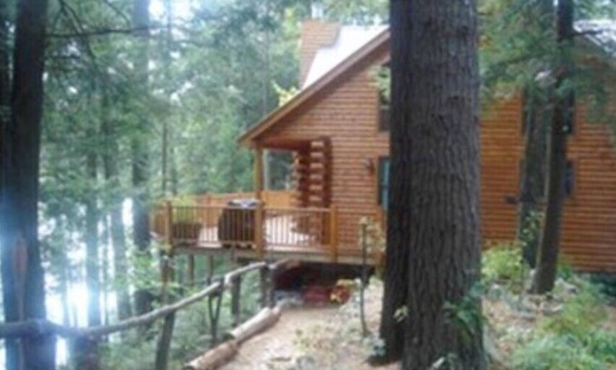 Chestertown Cabina | Lakefront 5-bedroom+loft cabin w/ WiFi, AC near Chestertown in Adirondack Park.