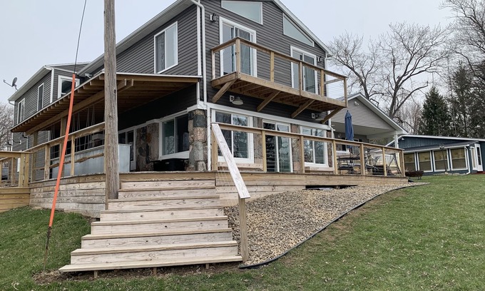 Northwest Casa | Lakefront 6 Bedroom Home on Beautiful Nettle Lake with Outdoor Tiki Bar !!