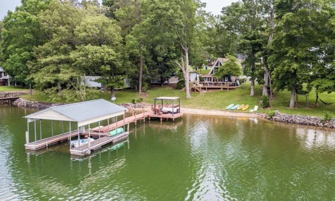 Sherrills Ford Casa | Lakefront A-Frame: Hot Tub, Fire Pit, Beach & Boat! See our reviews!