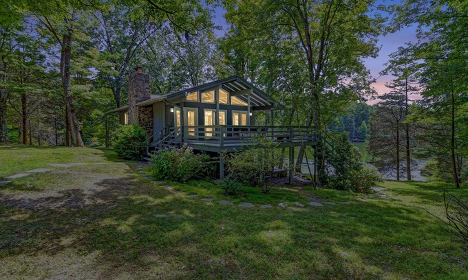 Johnsonburg Casa | Lakefront Achieve Cabin / 3BR on 200-Acre Estate