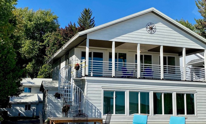 North Lakeport Casa | Lakefront Beach House - Lake Huron private beach!