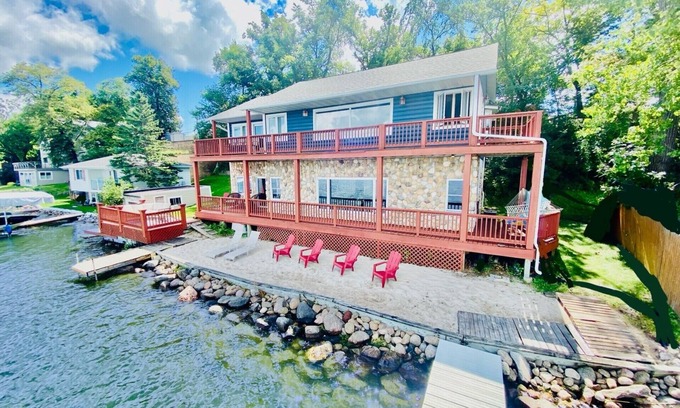 Buffalo Cabina | Lakefront + Beach + Sauna + Paddleboards + Canoe