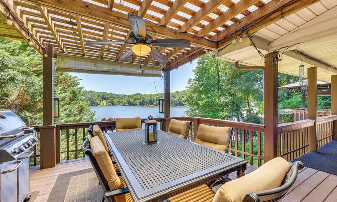 Blairsville Casa | Lakefront Blairsville House w/ Game Room & Hot Tub