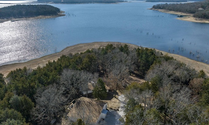 Garfield Casa | LAKEFRONT Bliss FLAT to water: Spacious home with Game Room, Sleeps 15 Guests!