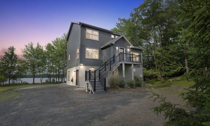 Gouldsboro Casa | ON THE LAKE! Amenity Filled Community, Indoor & Outdoor Pool, Kayaks!