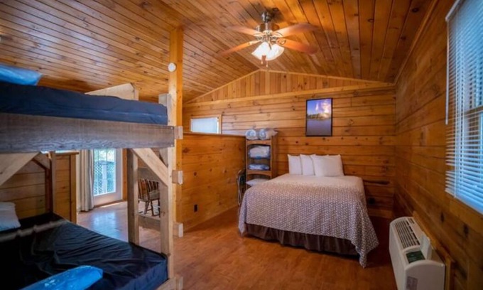 Cadiz Cabina | Lakefront Cabin - Breathtaking Lake Barkley Views