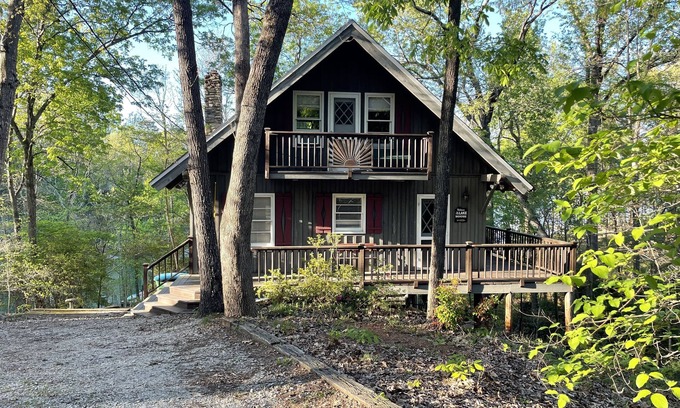 Reed Creek Cabina | Lakefront cabin in quiet cove on Lake Hartwell