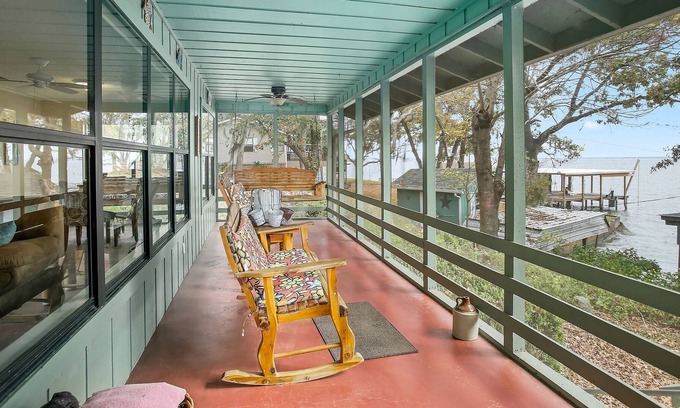 Pointblank Casa | Lakefront Cabin in The Trees-Lake Livingston, TX