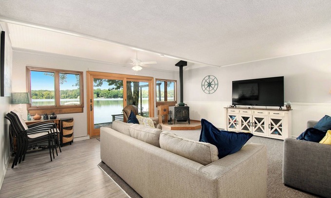 Scotts Cabaña | Lakefront Cabin - Kayaks, Grill, Firepit - Casita Linda