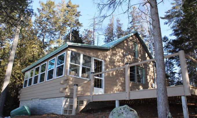 Franklin Cabina | Lakefront Cabin near Acadia National Park
