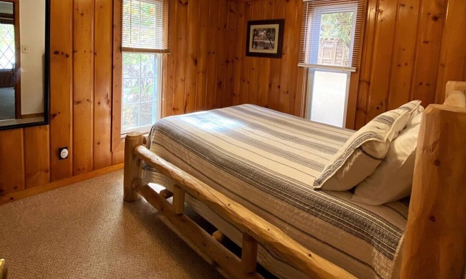 Bellaire Cabina | Lakefront Cabin - Northaire Resort Cabin 1