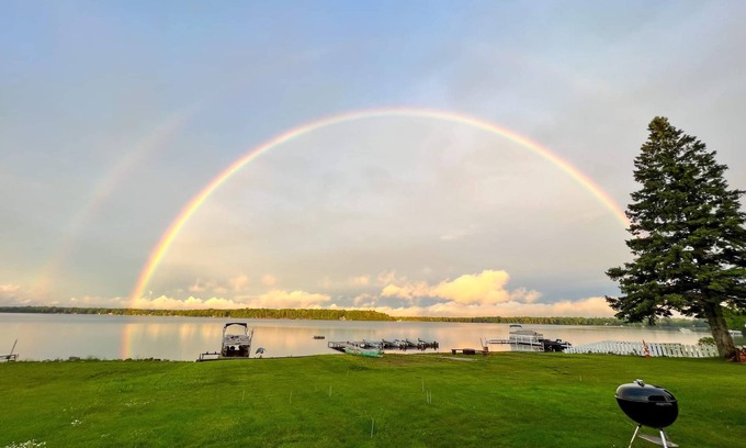 Trout Lake Cabina | Lakefront Cabin Rental Resort -Cabin 1-Fish, Sightseeing, & Ride Trails
