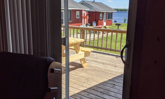 Trout Lake Cabina | Lakefront Cabin Rental Resort- Fish, Sightseeing & Ride Trails