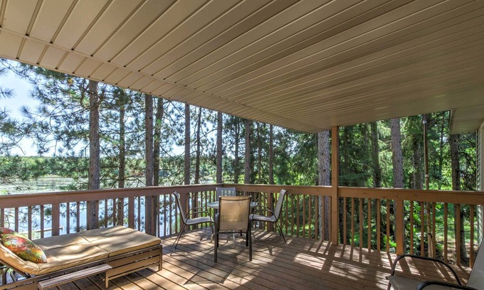 Westfield Cabina | Lakefront Westfield Cabin con muelle, kayak y canoa!