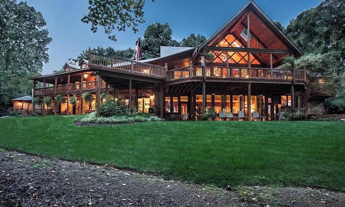 Fair Play Casa | Lakefront Cabin Retreat. Private Setting. Sleeps 20. Boat Rental