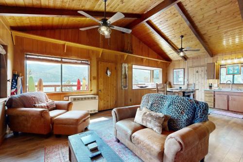 Bayfield Casa | Lakefront Cabin Retreat (Cabin A)