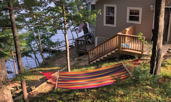 South China Cabina | Lakefront Cabin