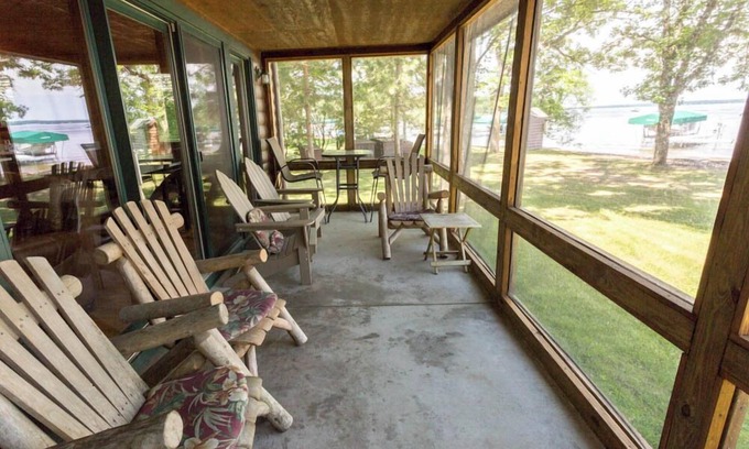 Nisswa Cabina | Lakefront Cabin w/ Screened in Porch on Gull Lake