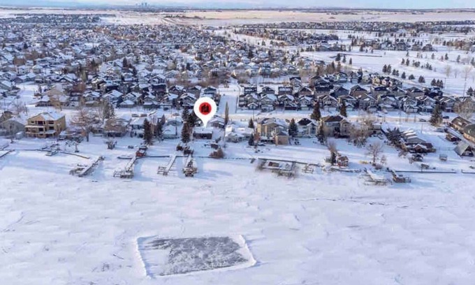 Chestermere Cabaña | LAKEFRONT CABIN WITH COVERED DECK, HOT TUB & MORE