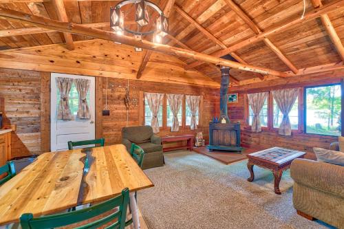 Levering Casa | Lakefront Cabin with Beach Access Levering Retreat