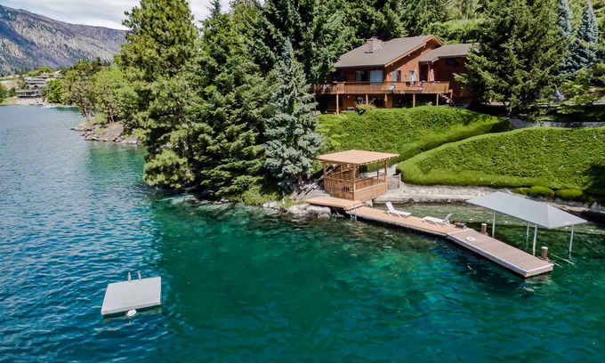 Manson Casa | cabina frente al lago con vistas impresionantes y un muelle privado!