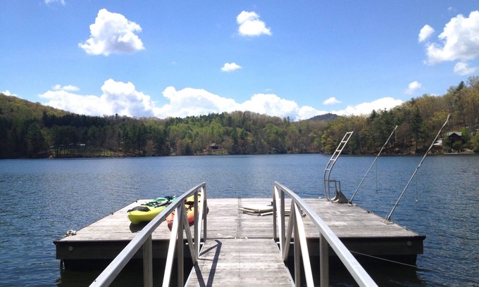 Glenville Cabina | Cabaña frente al lago con muelle privado - Kayaks - WiFi - Direct TV