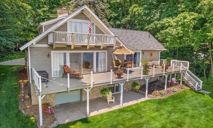 Gaylord Casa | Lakefront Chalet on Big Lake – 4BR Retreat with Dock & Beautiful Views