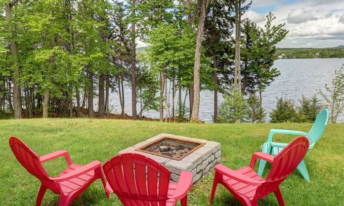 Greenville Casa | Frente al lago, casa estilo chalet con gran terraza, un muelle y hermosas vistas al lago