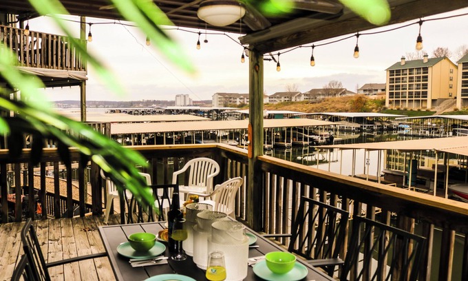 Village of Four Seasons Apartamento | Lakefront Condo, 2 Bed, 2 Bath-Sleeps 6, Pool, Hot Tub, Tennis Courts, Swim Dock, WIFI