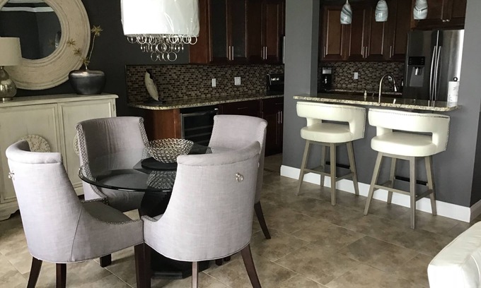 Geneva-on-the-Lake Casa | Lakefront condo --2BR/2Bath Sleeps 4 Private beach and lake front balcony