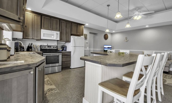 Geneseo Apartamento | Lakefront Condo-Apartment D