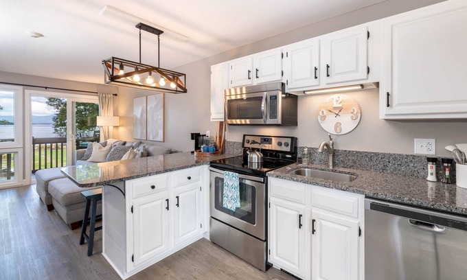 Gilford Condominio | Lakefront Condo-Foliage-Views-Hiking