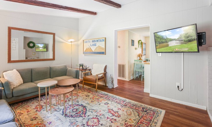 Goodview Condominio | Lakefront Condo w/ Boat Launch! 20 Min to Smith Mtn Lake State Park!
