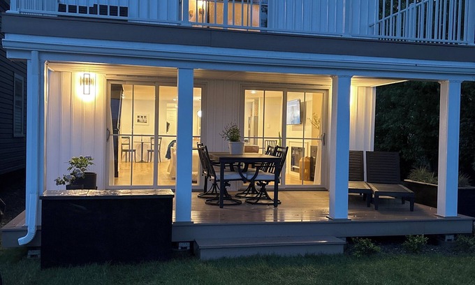 Jamestown Casa | LAKEFRONT Contemporary Cottage. Chautauqua Lake 3 bed 2 bath home sleeps 10!
