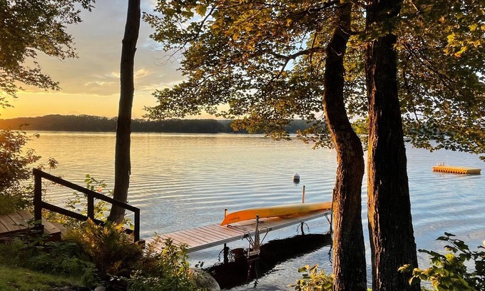 South China Cabaña | Lakefront Cottage 3BR Mid Maine, China Lake, Belgrade close to coast, wifi