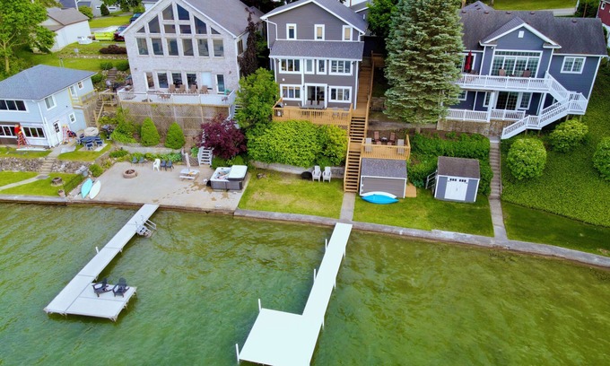 Angola Casa | Lakefront Cottage at Crooked Lake, Indiana to sleep 10-12